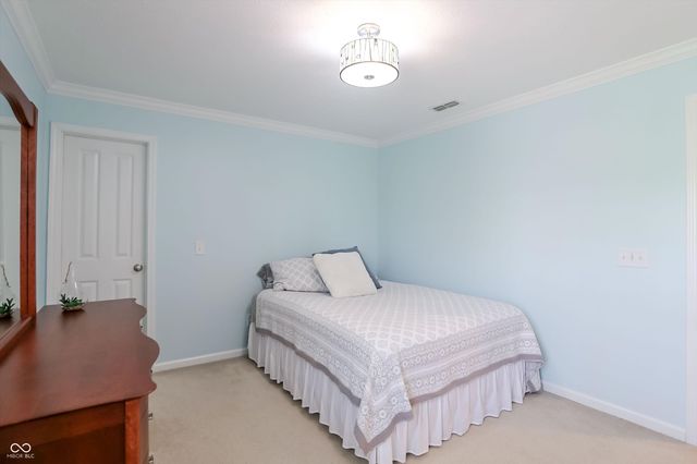 6834 Woodhaven Place, Zionsville, IN 46077