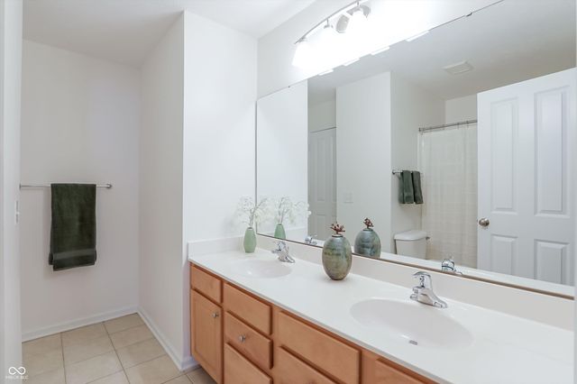 6834 Woodhaven Place, Zionsville, IN 46077