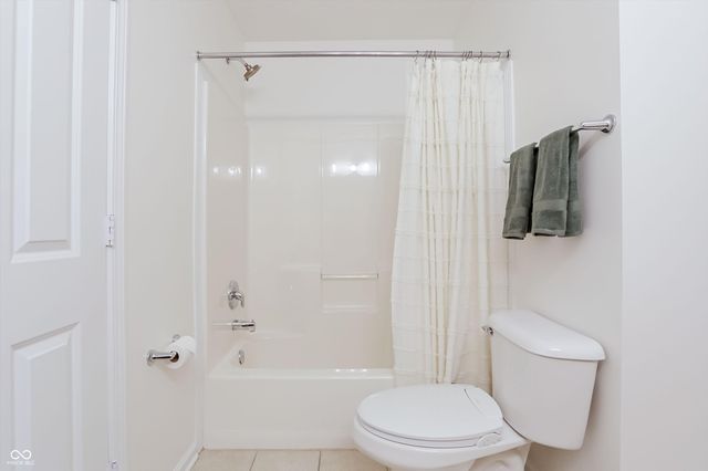 6834 Woodhaven Place, Zionsville, IN 46077