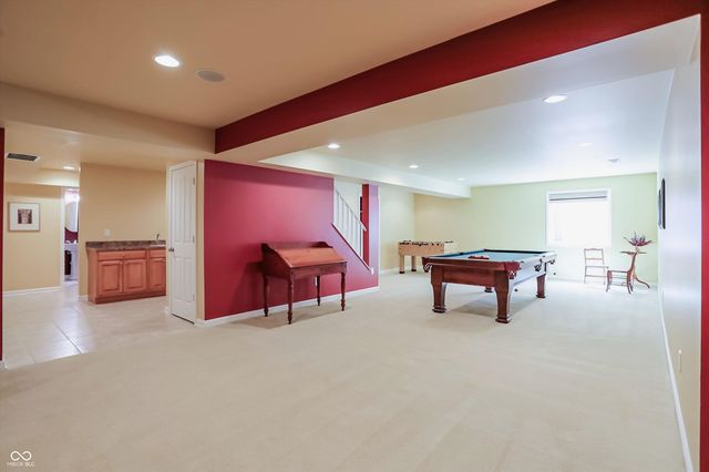 6834 Woodhaven Place, Zionsville, IN 46077