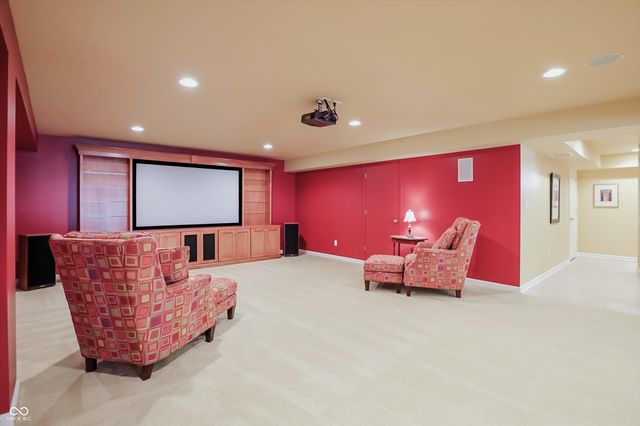 6834 Woodhaven Place, Zionsville, IN 46077