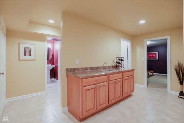 6834 Woodhaven Place, Zionsville, IN 46077