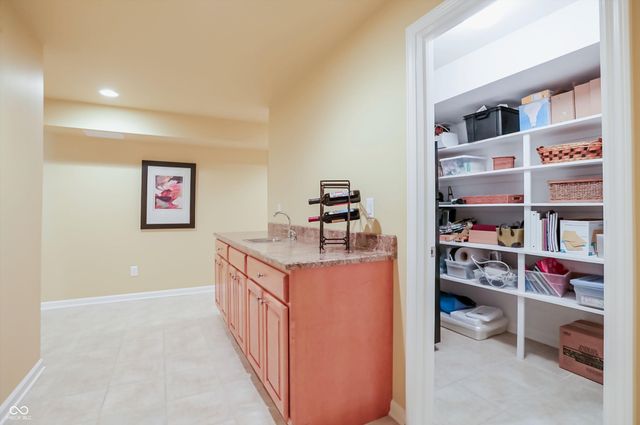 6834 Woodhaven Place, Zionsville, IN 46077