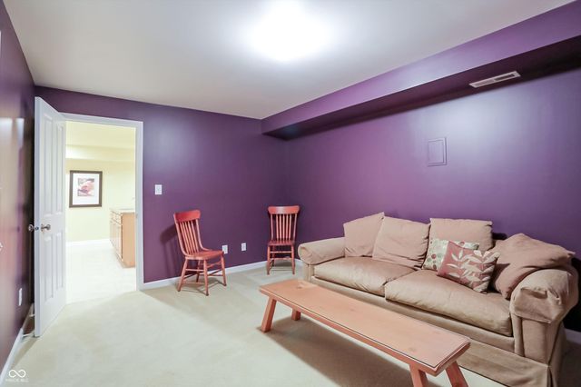 6834 Woodhaven Place, Zionsville, IN 46077