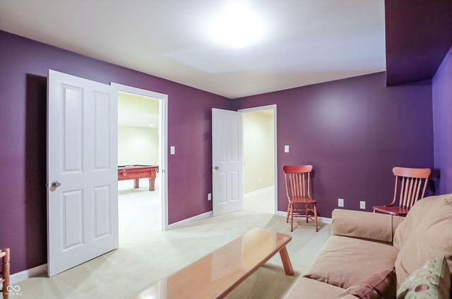 6834 Woodhaven Place, Zionsville, IN 46077