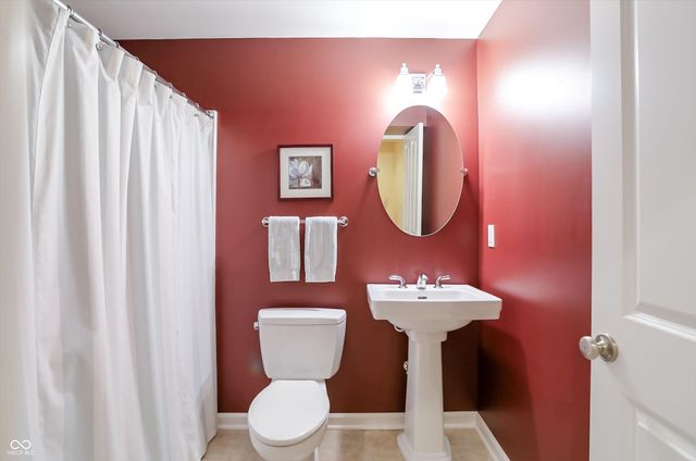 6834 Woodhaven Place, Zionsville, IN 46077
