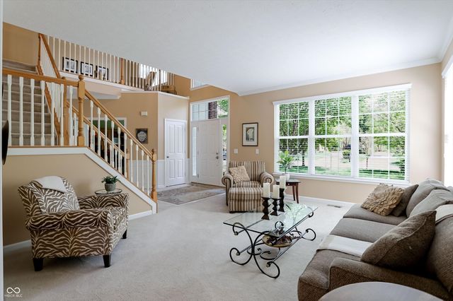 6834 Woodhaven Place, Zionsville, IN 46077