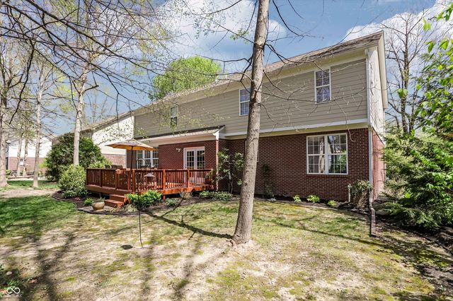 6834 Woodhaven Place, Zionsville, IN 46077