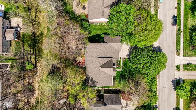 6834 Woodhaven Place, Zionsville, IN 46077