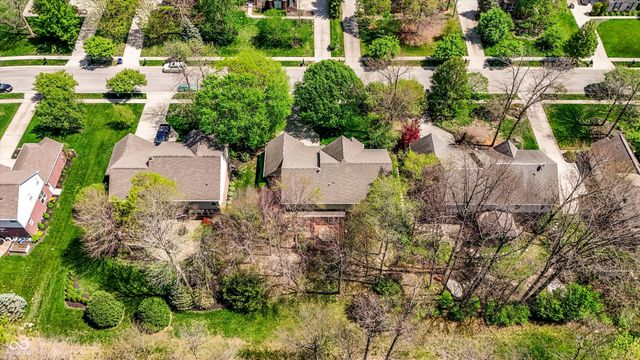 6834 Woodhaven Place, Zionsville, IN 46077