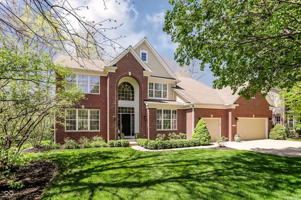 6834 Woodhaven Place, Zionsville, IN 46077