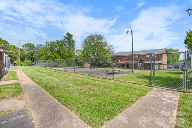 160 17th Street Place NW, Hickory, NC 28601