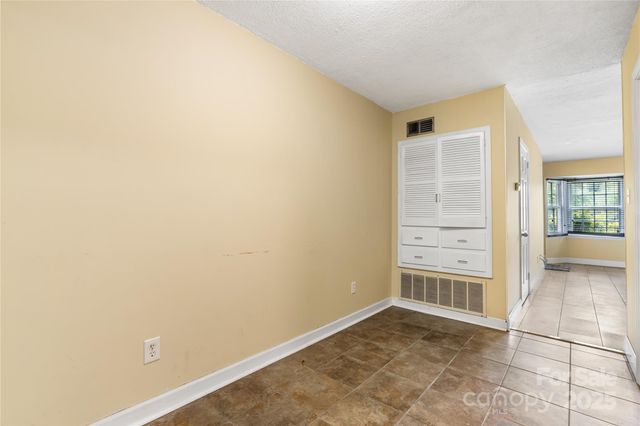 160 17th Street Place NW, Hickory, NC 28601