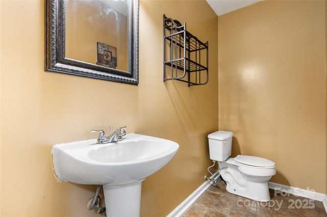 160 17th Street Place NW, Hickory, NC 28601