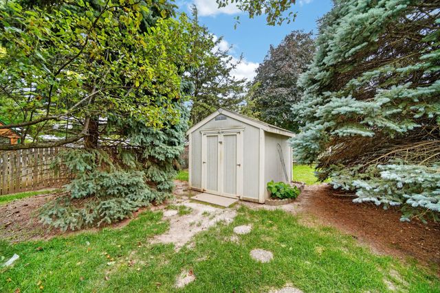 805 Valley West Drive, West Des Moines, IA 50265