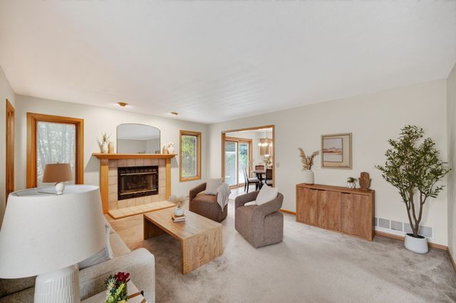 805 Valley West Drive, West Des Moines, IA 50265