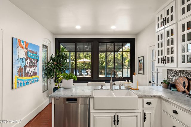 38 W VERNON Avenue, Phoenix, AZ 85003