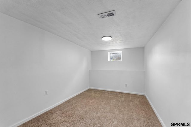8336 Park Drive, Omaha, NE 68127
