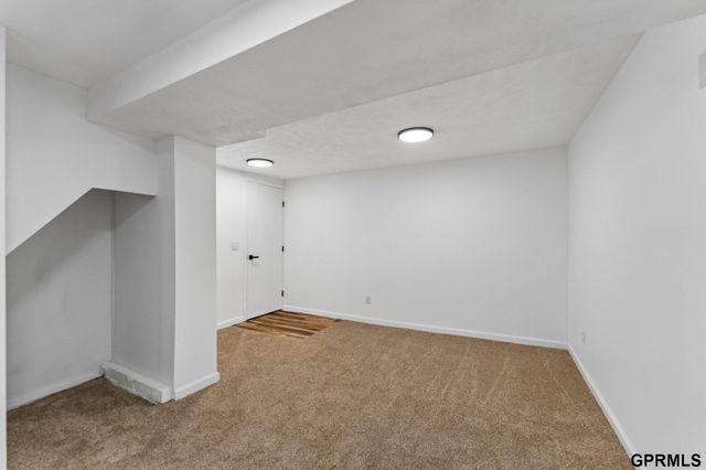 8336 Park Drive, Omaha, NE 68127