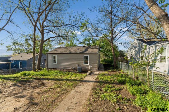 8336 Park Drive, Omaha, NE 68127
