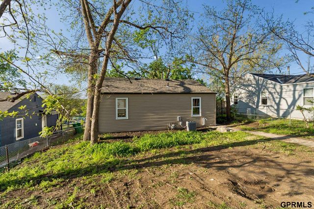 8336 Park Drive, Omaha, NE 68127