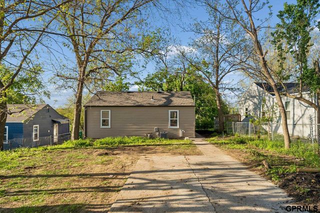 8336 Park Drive, Omaha, NE 68127