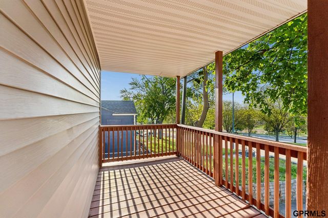 8336 Park Drive, Omaha, NE 68127