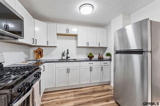 8336 Park Drive, Omaha, NE 68127