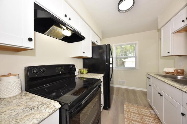 8106 Herbert AVENUE, Milwaukee, WI 53218
