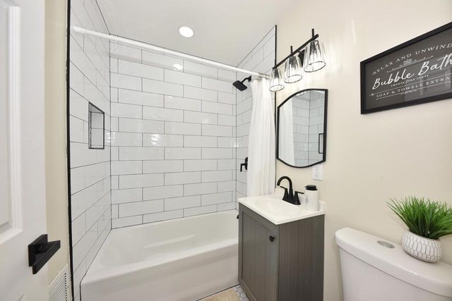 8106 Herbert AVENUE, Milwaukee, WI 53218