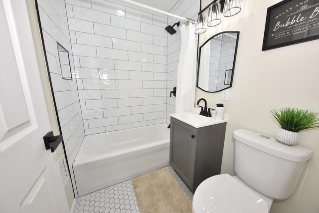 8106 Herbert AVENUE, Milwaukee, WI 53218