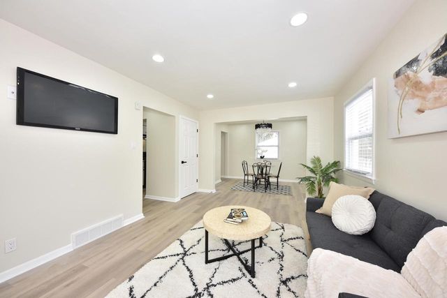 8106 Herbert AVENUE, Milwaukee, WI 53218