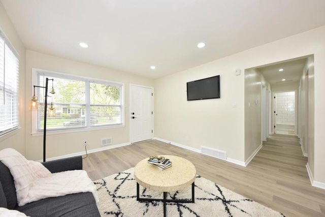 8106 Herbert AVENUE, Milwaukee, WI 53218