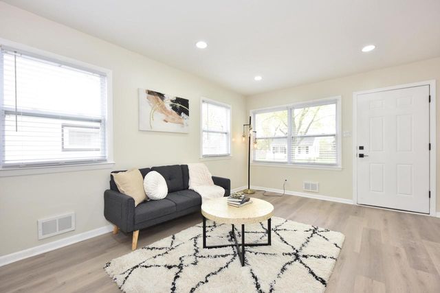 8106 Herbert AVENUE, Milwaukee, WI 53218
