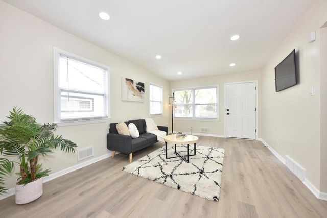 8106 Herbert AVENUE, Milwaukee, WI 53218