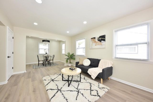 8106 Herbert AVENUE, Milwaukee, WI 53218