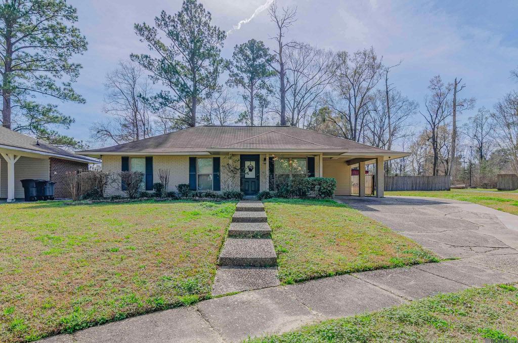 14220 Richardson Dr, Greenwell Springs, LA 70739