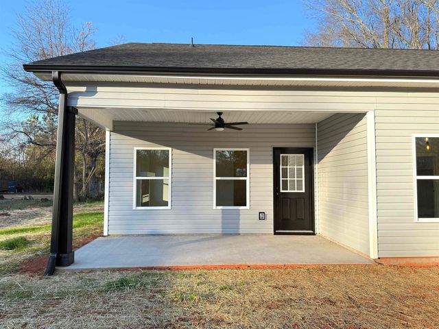 177 Cedar Avenue, Wellford, SC 29385