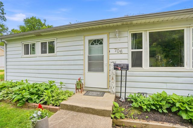 706 Giblin Drive, Iowa City, IA 52246