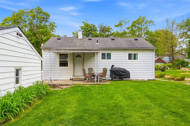706 Giblin Drive, Iowa City, IA 52246