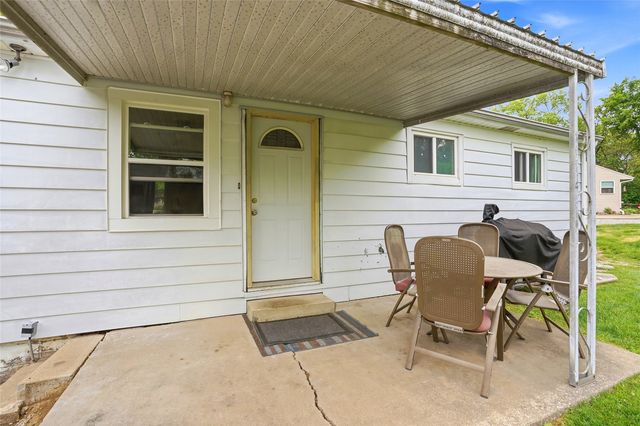 706 Giblin Drive, Iowa City, IA 52246