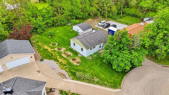 706 Giblin Drive, Iowa City, IA 52246