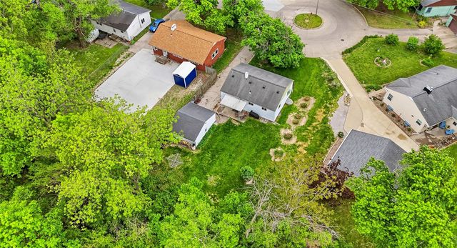 706 Giblin Drive, Iowa City, IA 52246