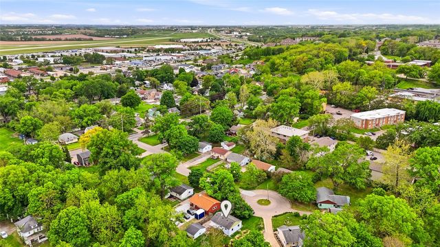 706 Giblin Drive, Iowa City, IA 52246