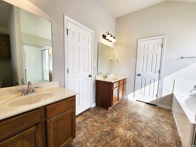 8422 Whitebrush, Converse, TX 78109