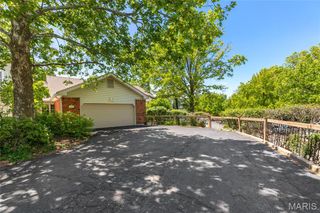 959 N Spoede Road, Creve Coeur, MO 63146
