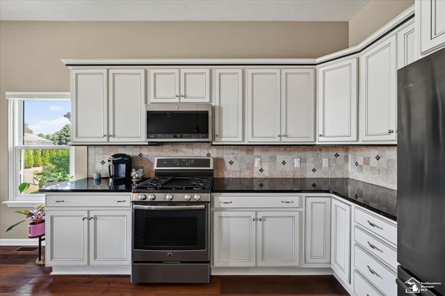 6751 W Summer Breeze Drive, Lambertville, MI 48144
