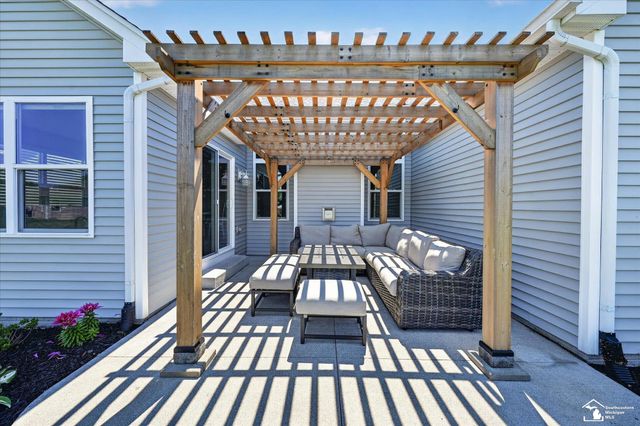 6751 W Summer Breeze Drive, Lambertville, MI 48144