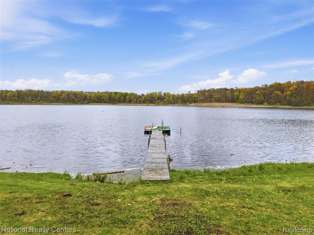 1625 Highland Park Drive, Highland, MI 48356