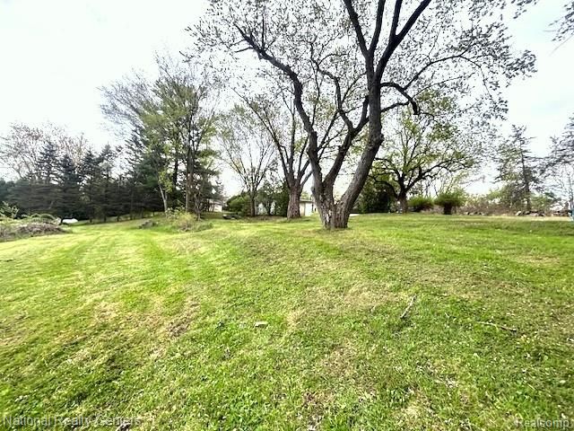 1625 Highland Park Drive, Highland, MI 48356